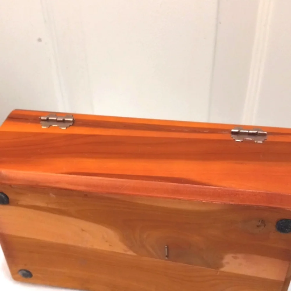 Lane Wooden Box Size 9" X 5" - Picture 7 of 8